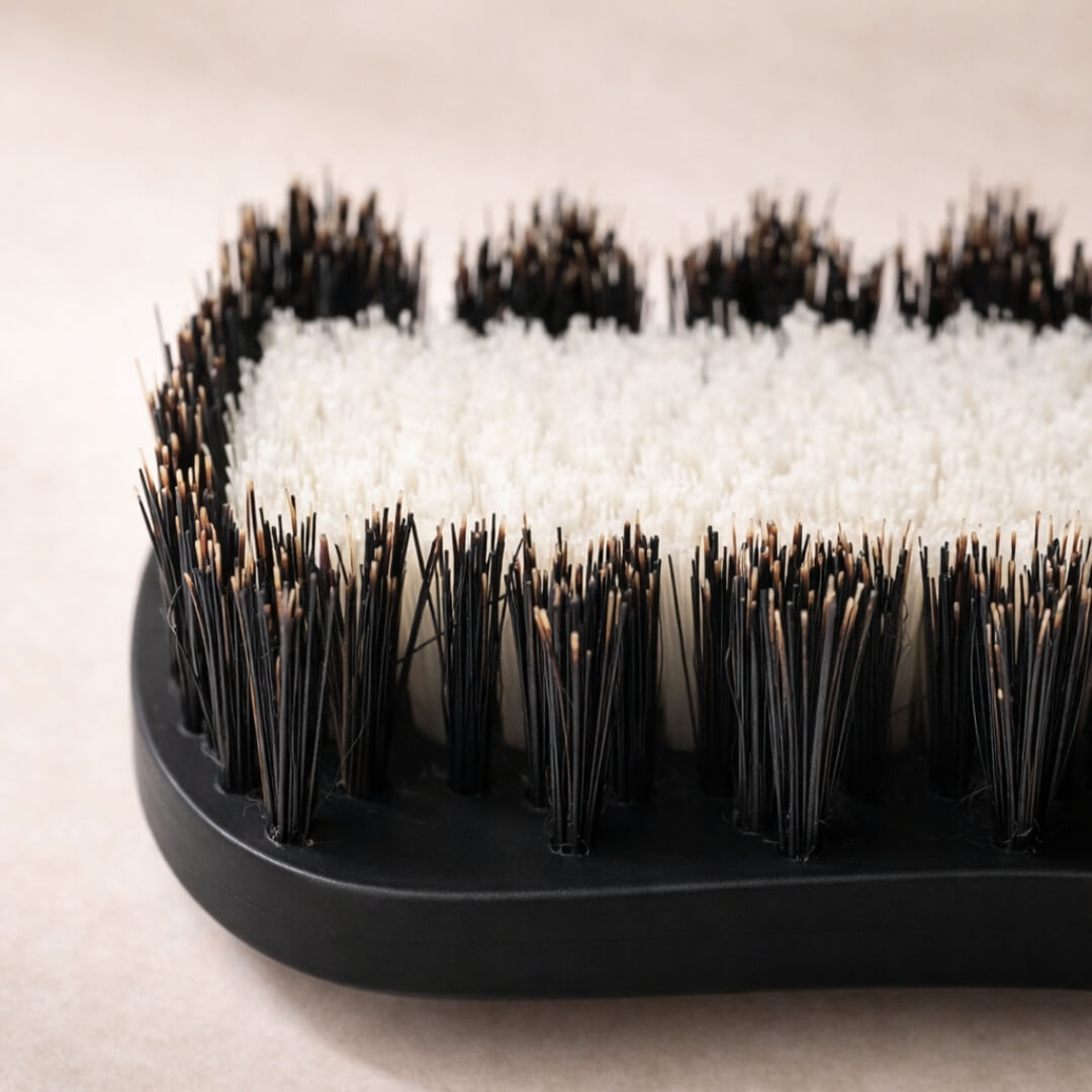 Dual-Borsten-System aus Seide & Naturhaar für Frizz-Kontrolle und Glanz