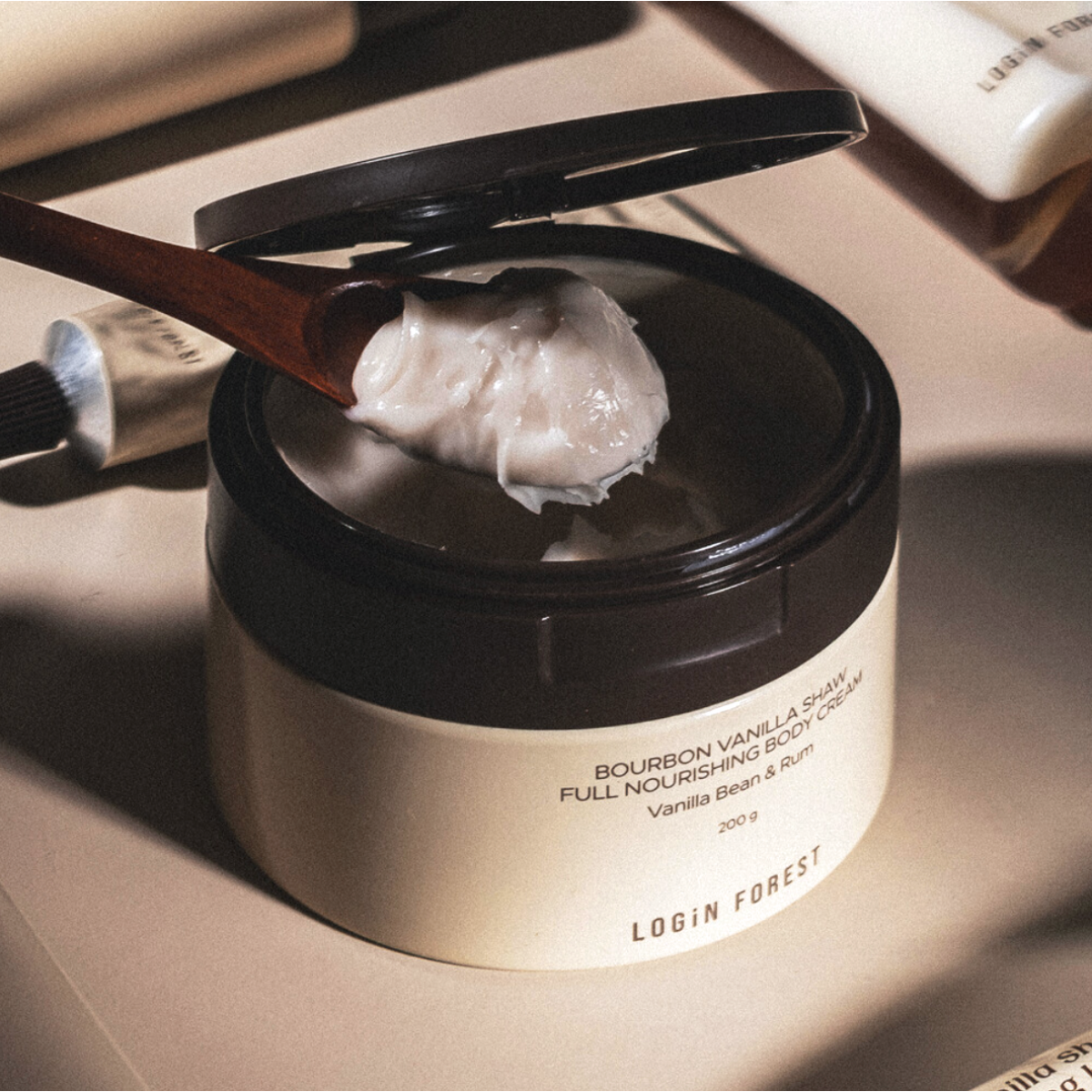 Full Nourishing Body Cream von Login Forest - Shishi Chérie Top 10 Geschenkideen